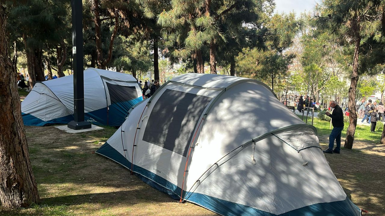 İstanbul'da peş peşe deprem! 6.2'lik deprem çok korkuttu, vatandaşlar sokaklara döküldü