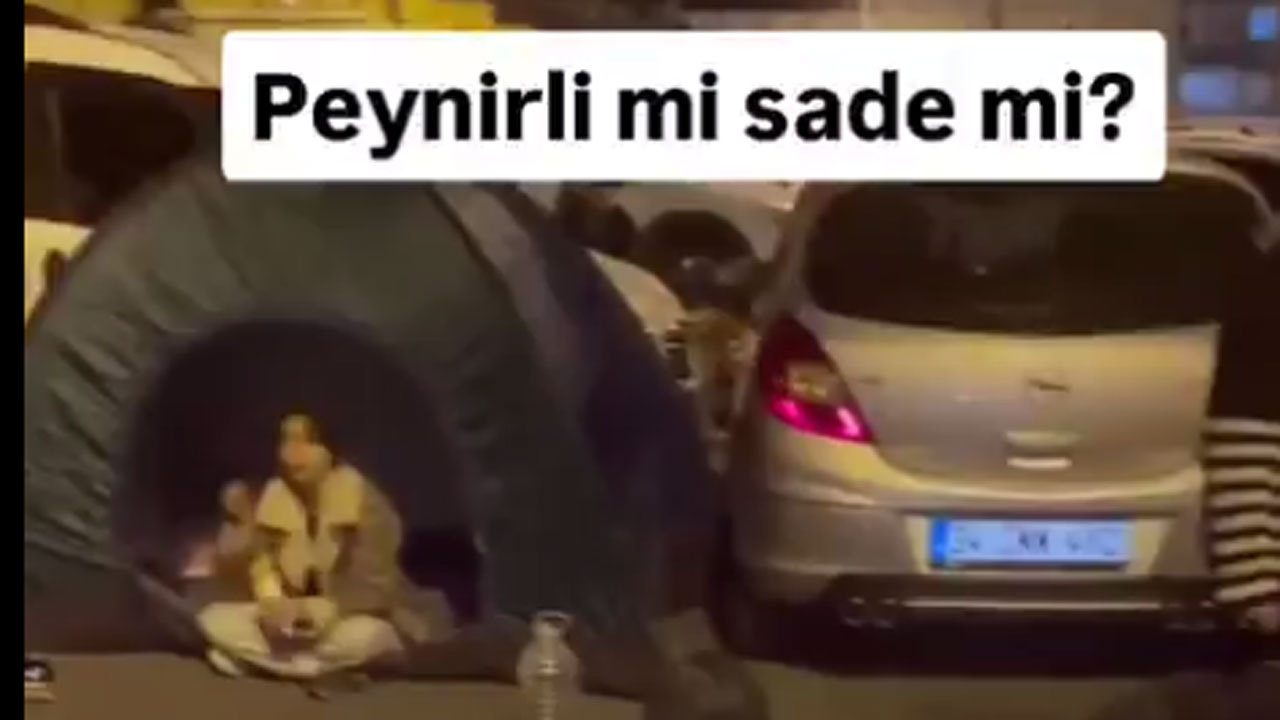 Esenler'de ev kadınları geceyi sokakta geçirenlere gözleme yaptı