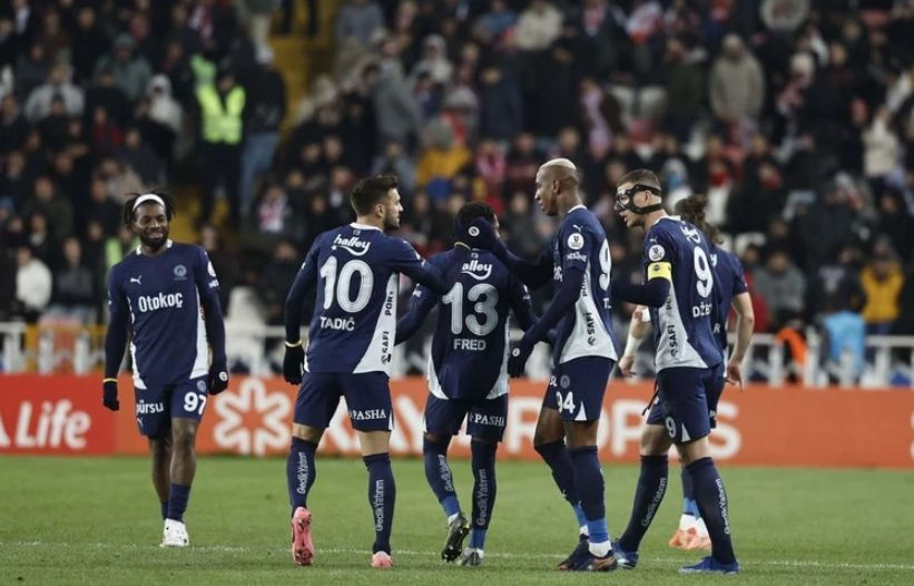 Fenerbahçe'de Mourinho operasyonu: 8 isimle yollar ayrılıyor