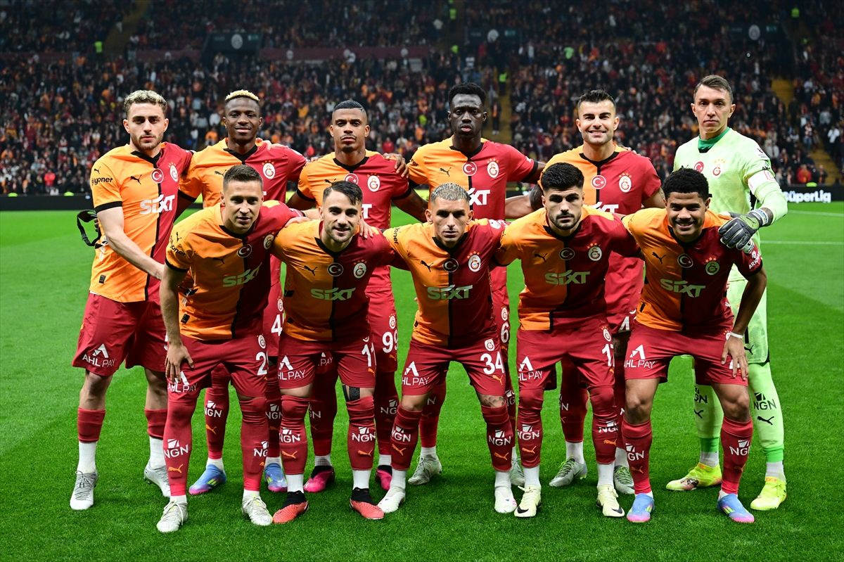 Galatasaray'ın yıldızı Osimhen'in gönlündeki takım belli oldu! Canlı yayında bomba açıklama: Orada oynamak istiyor