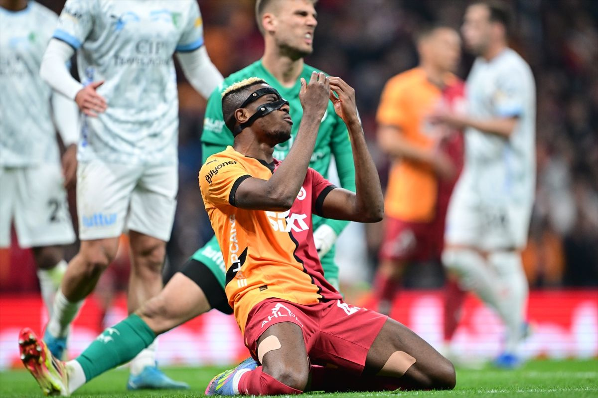Galatasaray'ın yıldızı Osimhen'in gönlündeki takım belli oldu! Canlı yayında bomba açıklama: Orada oynamak istiyor