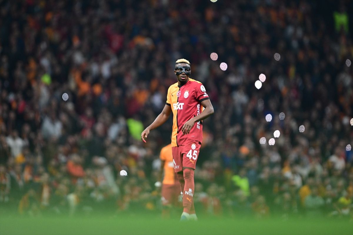 Galatasaray'ın yıldızı Osimhen'in gönlündeki takım belli oldu! Canlı yayında bomba açıklama: Orada oynamak istiyor