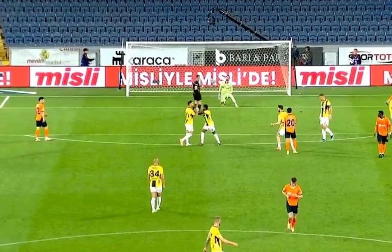 Fenerbahçe'de maç içinde kaos! Tadic ile Talisca birbirine girdi
