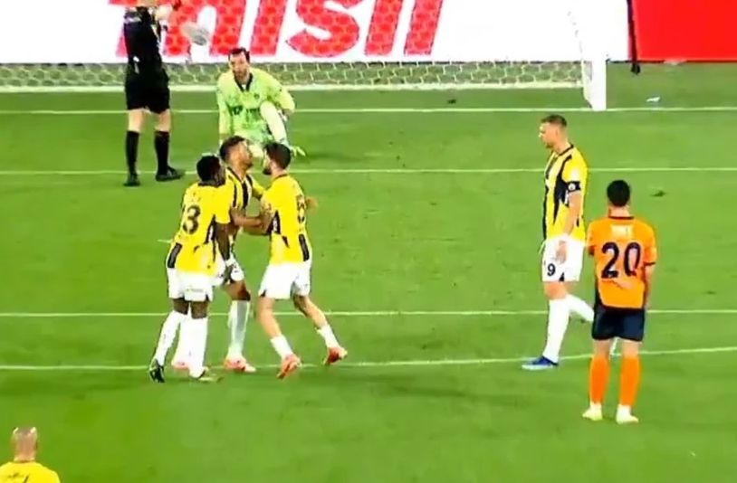 Fenerbahçe'de maç içinde kaos! Tadic ile Talisca birbirine girdi