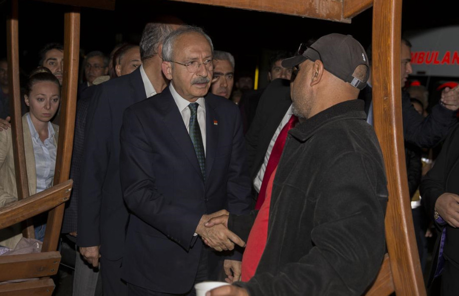 Kemal Kılıçdaroğlu Adli Tıp Kurumu'nu ziyaret etti