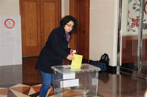 1 Kasım oy verme işlemi Japonya'da kavgaya dönüştü - Resim: 0