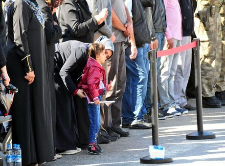 Şehit kızının sorusu gözyaşlarına boğdu - Resim: 0
