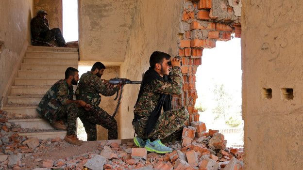 ABD, Haseke'de YPG'ye 50 ton silah indirdi! - Resim: 0