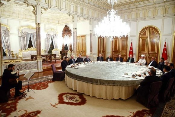 Erdoğan'dan Mabeyn Köşkü'nde Aşure Aşı ikramı - Resim: 0