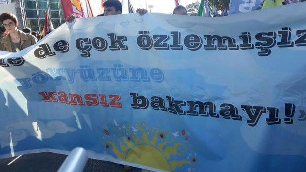 Katliamdan önce bu pankartları açmışlardı - Resim: 0