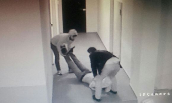 İzmir'de inanılmaz olay! 3 kişi işadamını bayıltıp... - Resim: 1