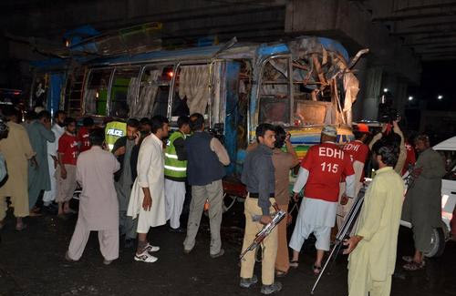 Halk otobüsünde bomba! Onlarca ölü ve yaralı var! - Resim: 0