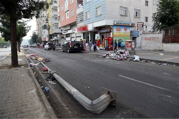 Diyarbakır'da yasak sonrası savaş manzarası! - Resim: 1