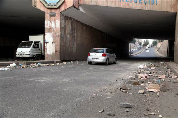 Diyarbakır'da yasak sonrası savaş manzarası! - Resim: 2
