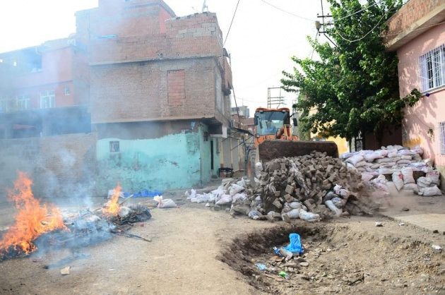 Diyarbakır'da yasak sonrası savaş manzarası! - Resim: 3