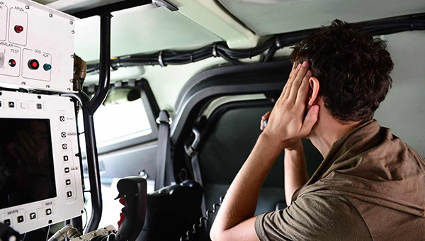 Diyarbakır'da polis zırhlı araçtan ezan okudu - Resim: 2