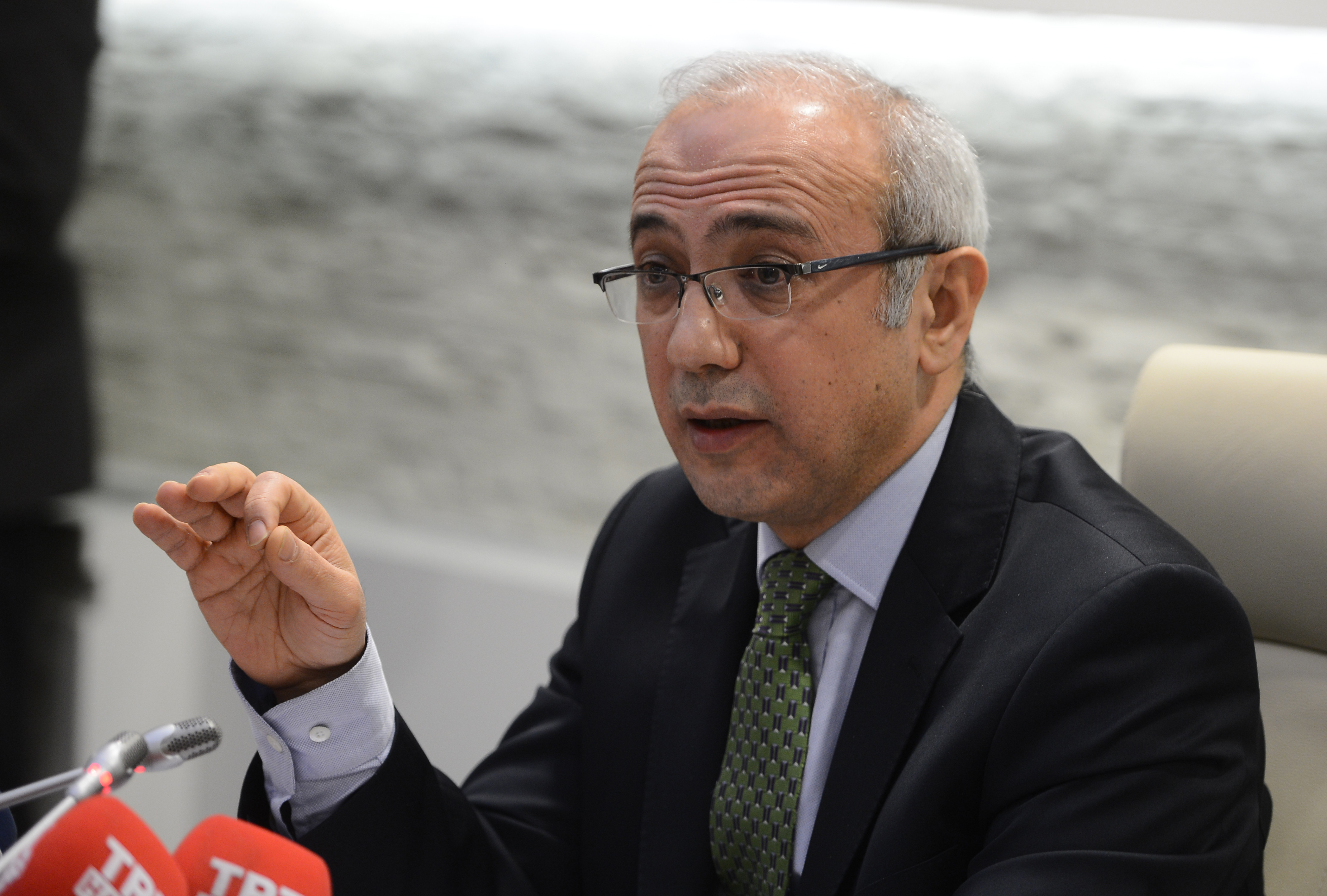 Lütfi Elvan'dan 'Twitter'ı kapatma' uyarısı! - Resim: 0