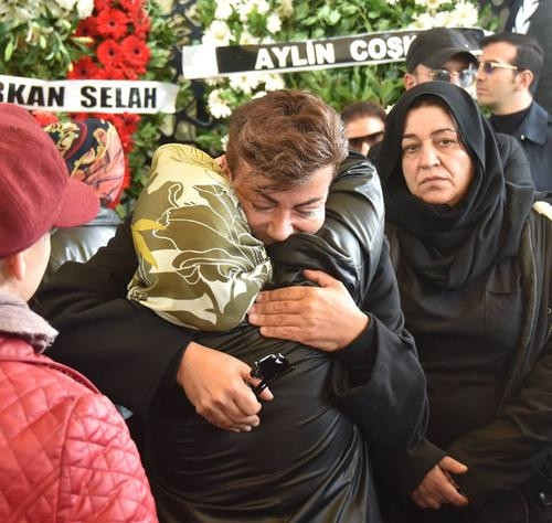 Ünlü şarkıcı Fatih Ürek'in acı günü  - Resim: 1