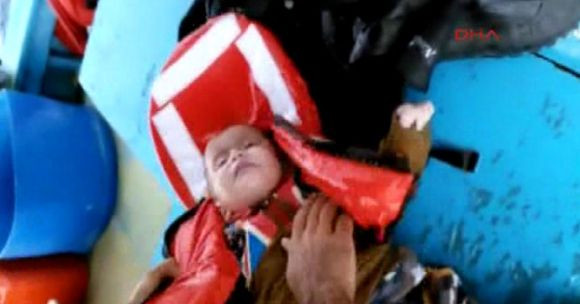 aydın'da denizden kurtarılan bebek videosu