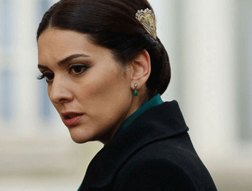 Karadayı dizisinin başrol oyuncusu Bergüzar Korel ekranlara ara verme kararı aldı.