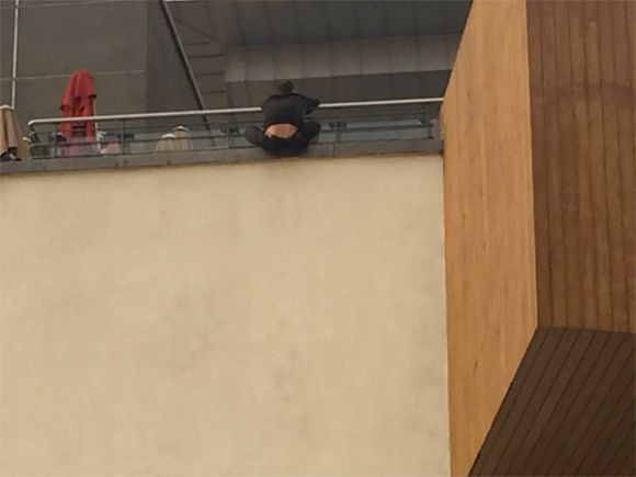 çatıda intihar girişimi