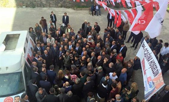 Gürsel Tekin'e memleketinde büyük şok! - Resim: 0