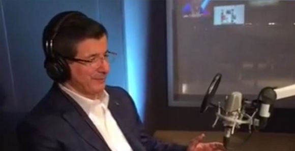 başbakan ahmet davutoğlu facebook'ta canlı yayınla gençlerin sorularını yanıtlıyor