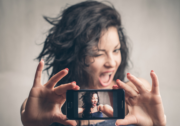 selfie kelimesi yerine tdk özçekim ve görçek