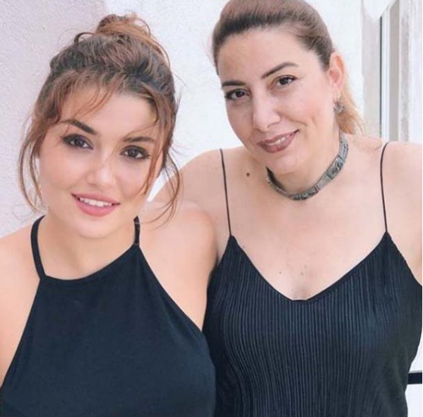Hande Erçel'in annesi Aylin Erçel kimdir hastalığı ne kızı açıkladı Hande Erçel'in annesi Aylin Erçel kimdir hastalığı ne kızı açıkladı